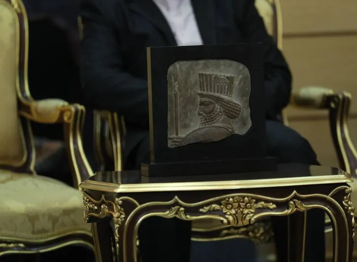 بازگشت سردیس سرباز هخامنشی از آمریکا +عکس