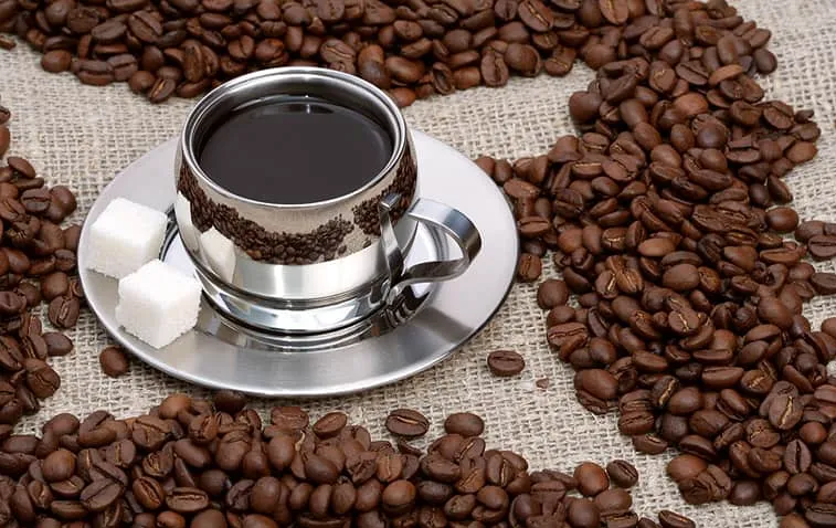 چای و قهوه باعث کم آبی بدن می شوند؟