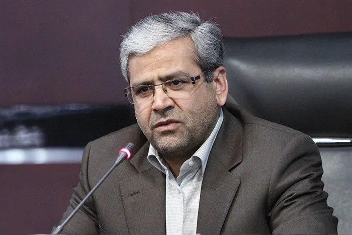ایران باید با درآمد مالیاتی اداره شود