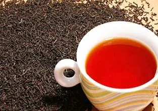 این افراد نباید چای بنوشند