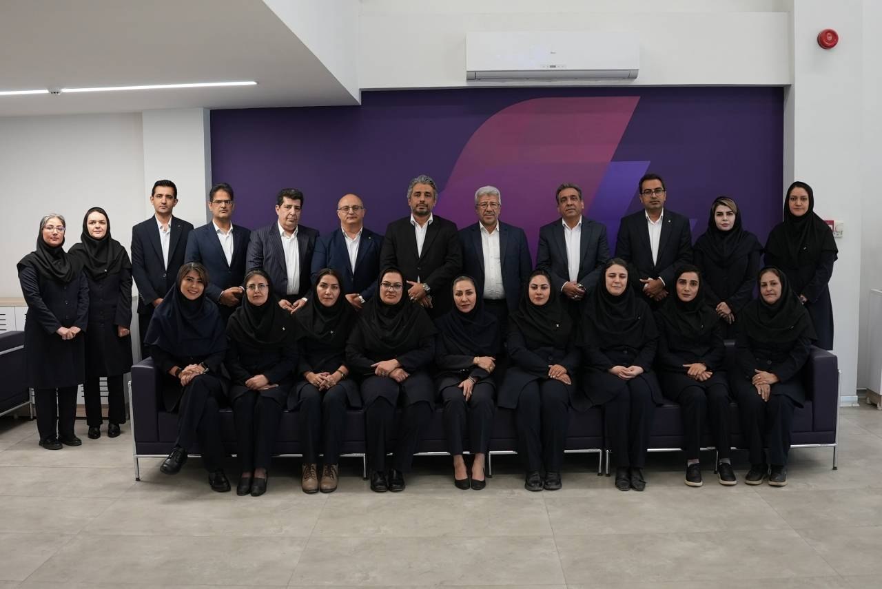 تاکید مدیران ارشد بانک اقتصادنوین بر رعایت حقوق مشتریان تاکید مدیران ارشد بانک اقتصادنوین بر رعایت حقوق مشتریان
