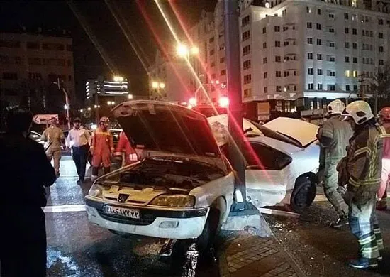 تصادف مرگبار پژو با تیربرق در شهرک‌غرب +عکس