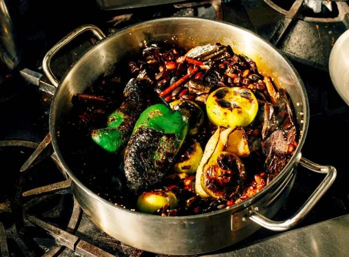 رفع بوی سوختگی از خورشت با یه فوت کوزه گری