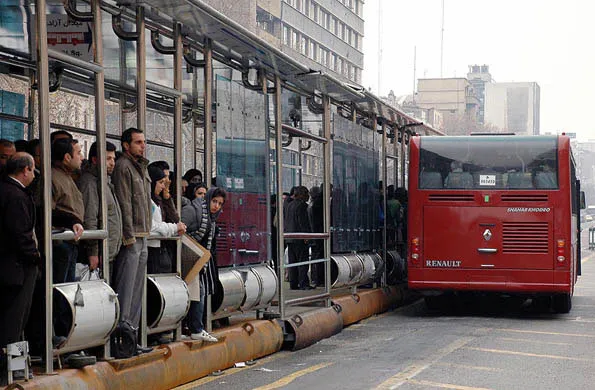 برخورد اتوبوس بی‌آر‌تی با پلیس راهور