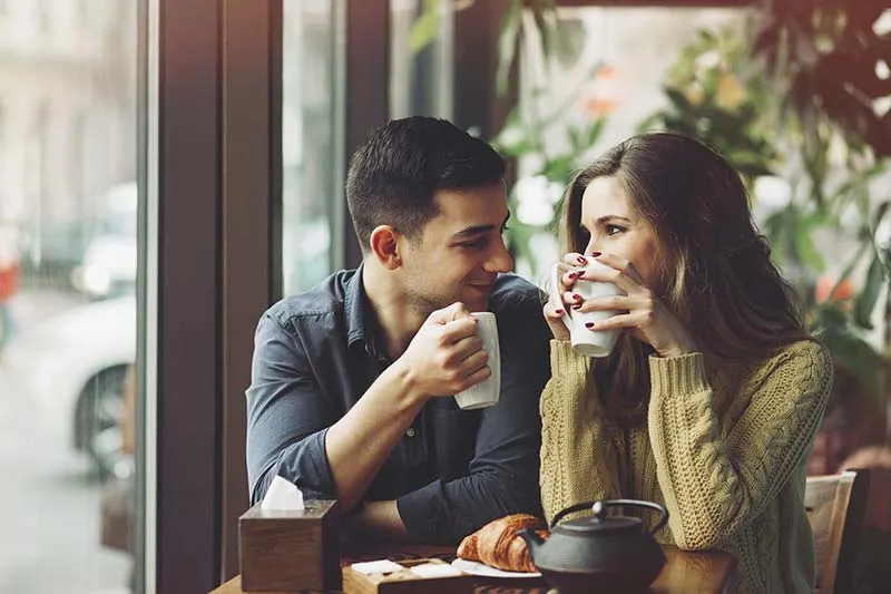 عشق سالم و واقعی چه نشانه هایی دارد؟ + ۸ ویژگی رابطه سالم عاشقانه