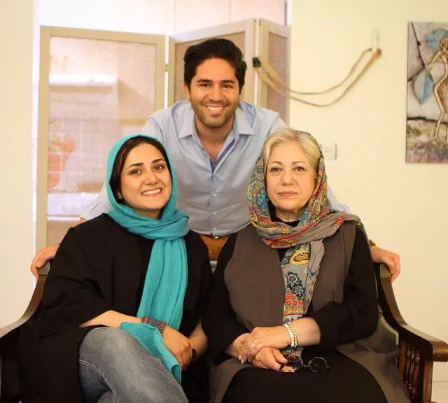عکسی کمتر دیده شده از باران کوثری و برادرش