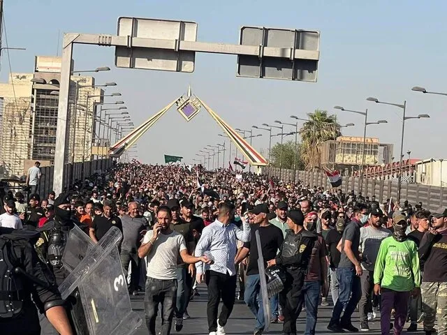 تظاهرات مقابل نخست وزیری عراق + فیلم