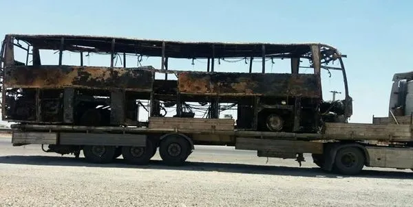 اتوبوس مسافربری در محور طبس کامل در آتش سوخت