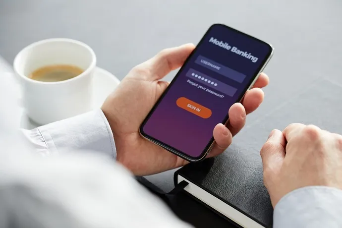 اپلیکیشن همراه بانک را صرفا از طریق سایت بانک دانلود کنید