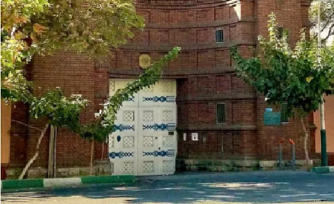 شعارنویسی، این بار روی دیوار سفارت فرانسه + عکس