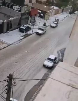 بارش شدید باران و تگرگ و به راه افتادن سیلاب در سمنان +فیلم