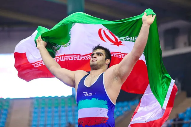 میرزازاده قهرمان کشتی فرنگی زیر ۲۳ سال جهان شد