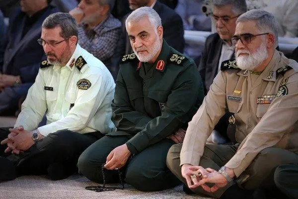 سردار سلیمانی در مرقد امام راحل +عکس