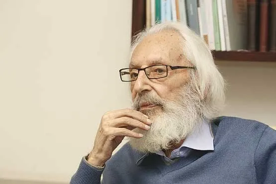 انتقاد تند پسر جمشید مشایخی از نشر اخبار جعلی در مورد پدرش