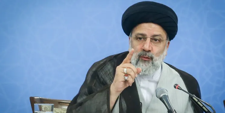 باید با کسی که کیف و موبایل مردم را می‌دزدد برخورد قاطع کرد