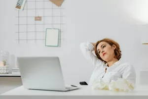 چگونه با یک اورتینکر برخورد کنیم / در ذهن او چه می‌گذرد؟