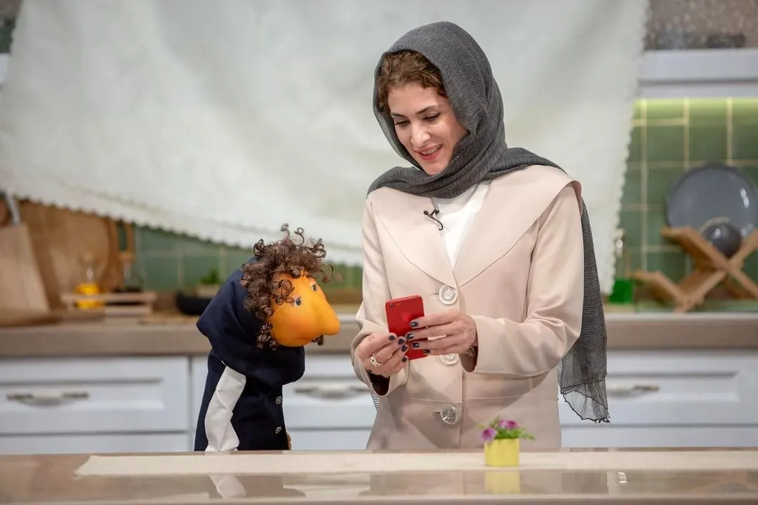 شوخی بامزه پشه با ویشکا آسایش در مهمونی + فیلم