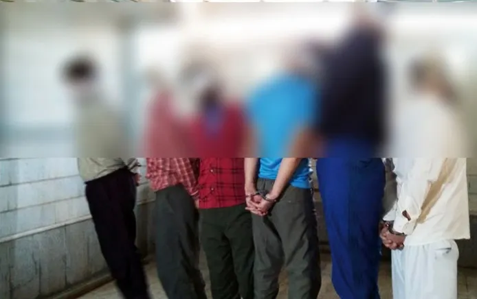 لحظه اعدام شش سارق در اتاقی از زندان +عکس