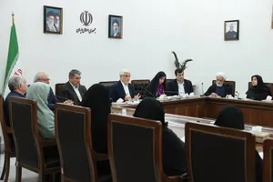 عارف: روشن است چه فرد و نهادی حرف آخر را در سیاست خارجی و جنگ می‌زند