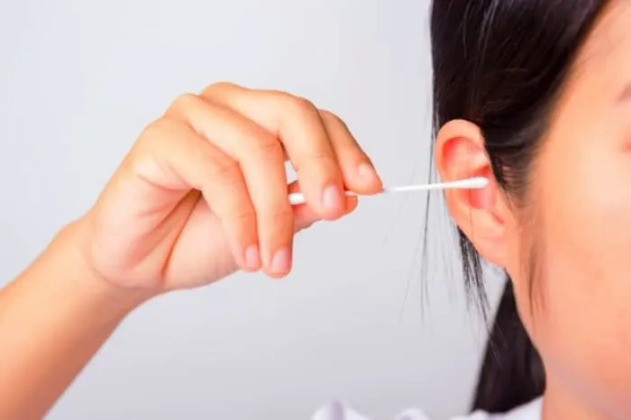 برای خارج کردن جسم خارجی از گوش چه کار کنیم؟