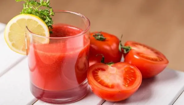 آب گوجه فرنگی ریسک بیماری‌های قلبی را کاهش می‌دهد