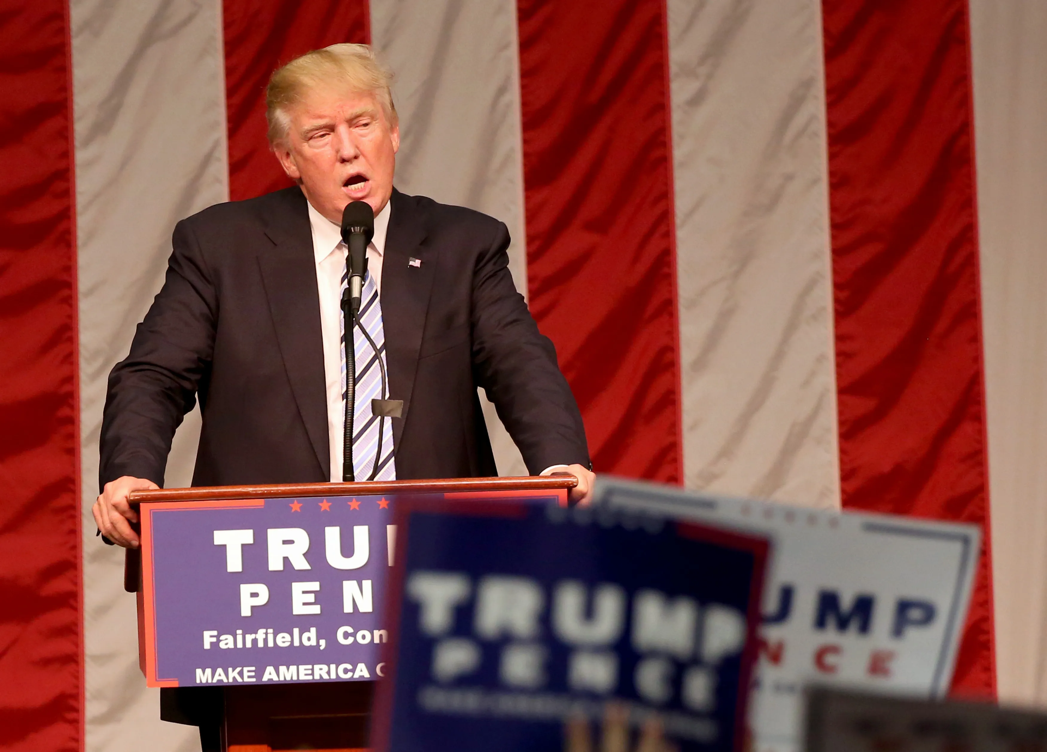 Trump rails against press in response to reports of chaos