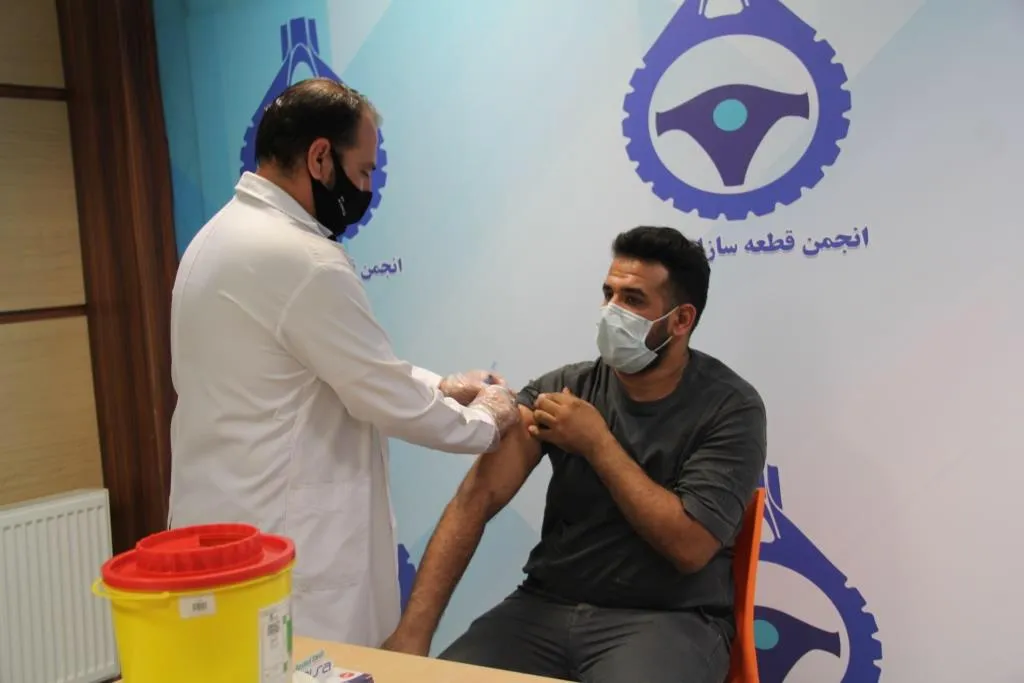 واکسیناسیون ۱۵هزار نفر پرسنل قطعه سازان خودرو آغاز شد