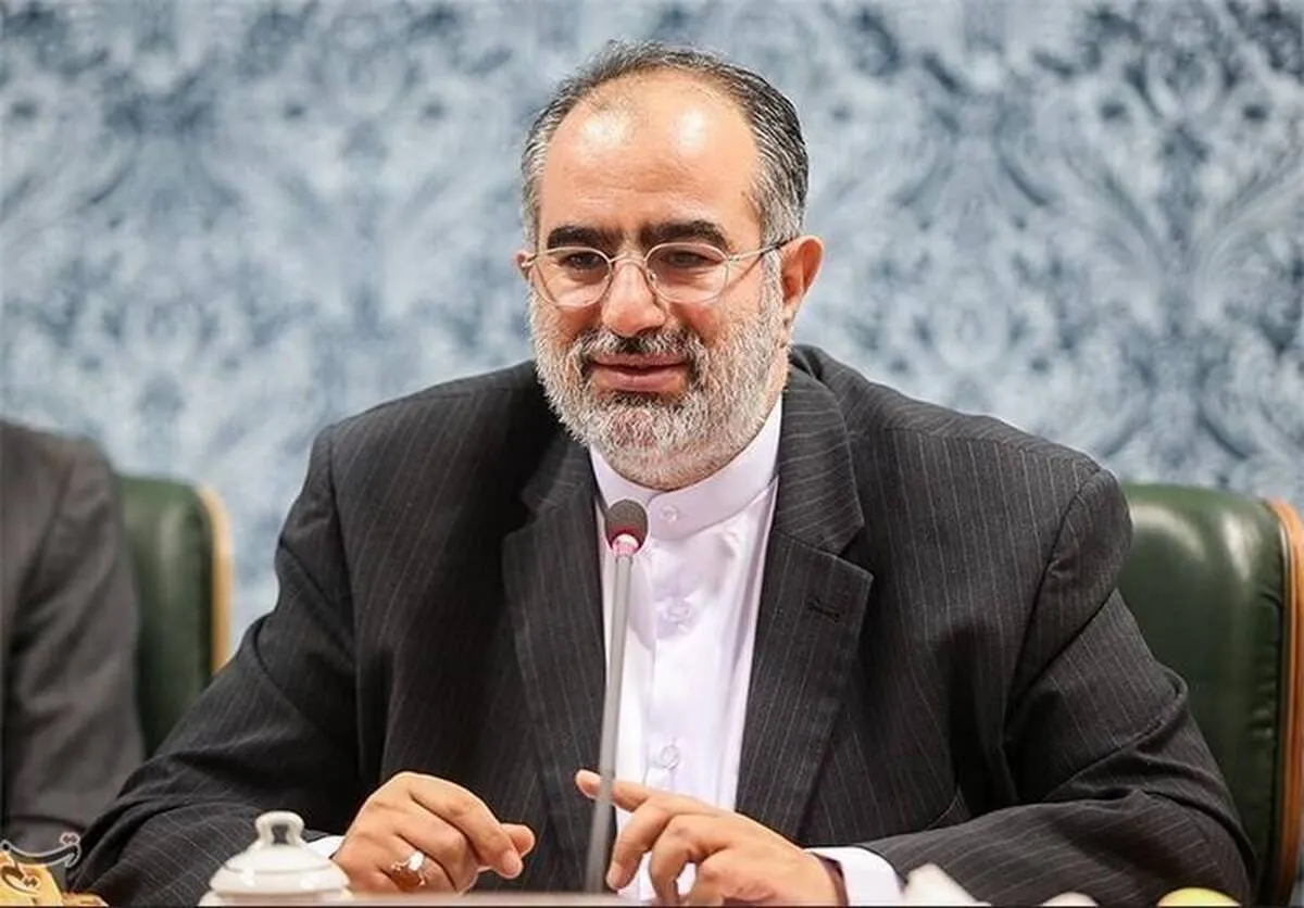 توییت حسام الدین آشنا درباره جانشین پنداری و جانشینی سازی در دورهمی‌های زیرزمینی