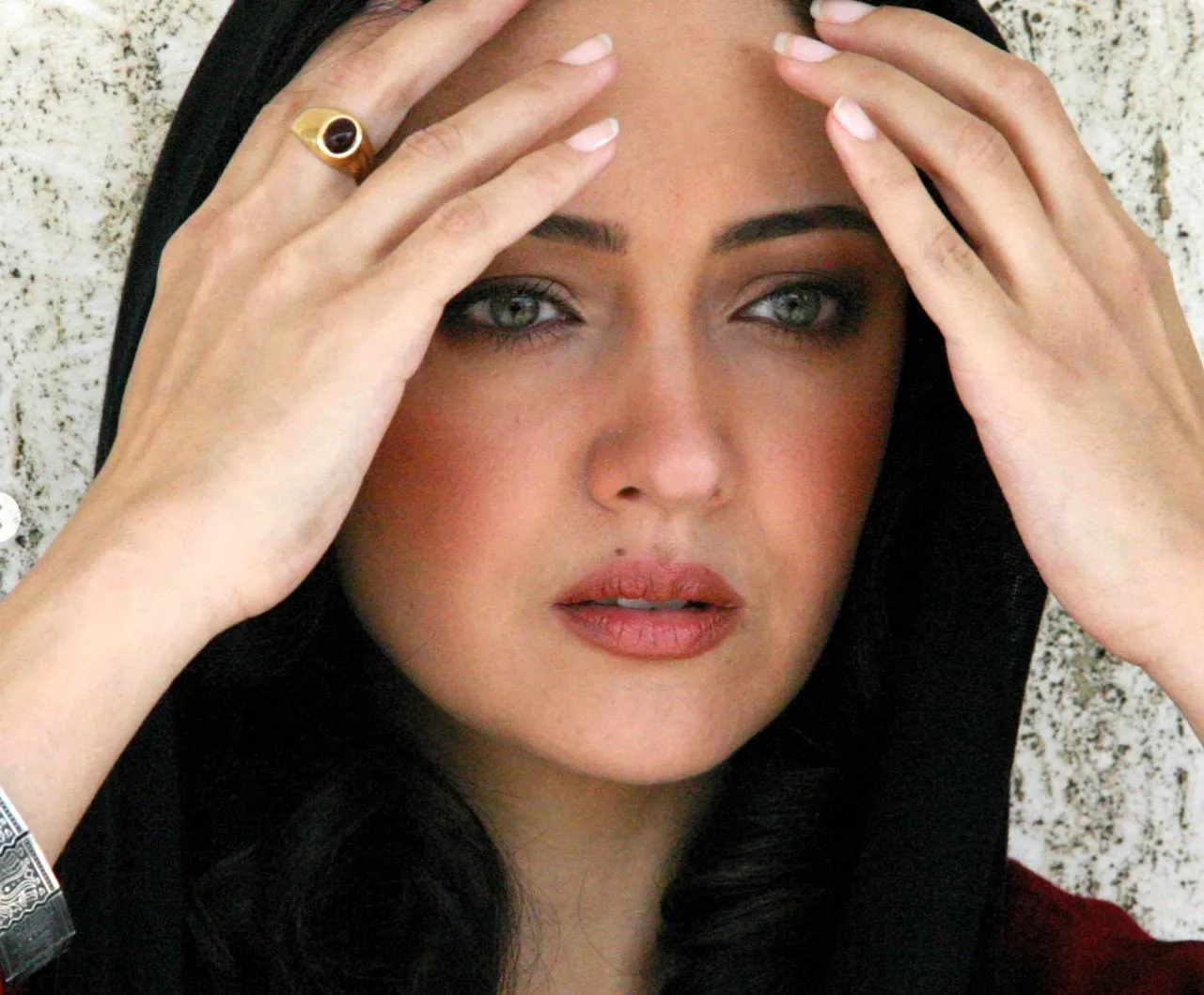 استایل خیره کننده نیکی کریمی با روسری سبز + عکس