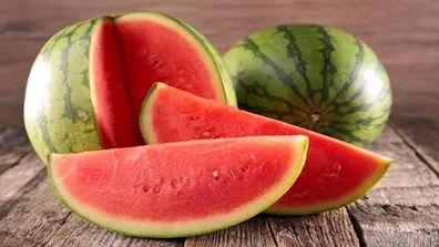 برای-درمان-این-بیماری-ها-میوه-های-تابستانی-بخورید