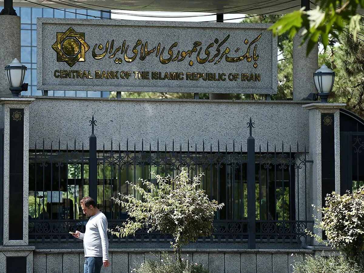 لزوم به کارگیری سیاست پولی مستقل و کنترل خلق نقدینگی بانک‌ها برای مهار تورم