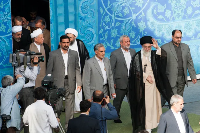 نماز عیدفطر به امامت رهبرانقلاب +عکس