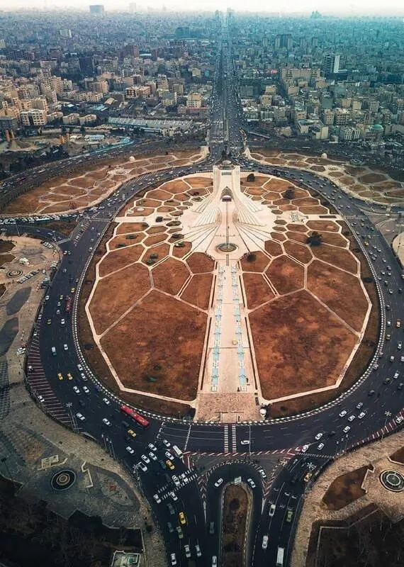 نمایی شگفت‌انگیز از برج و میدان آزادی +عکس