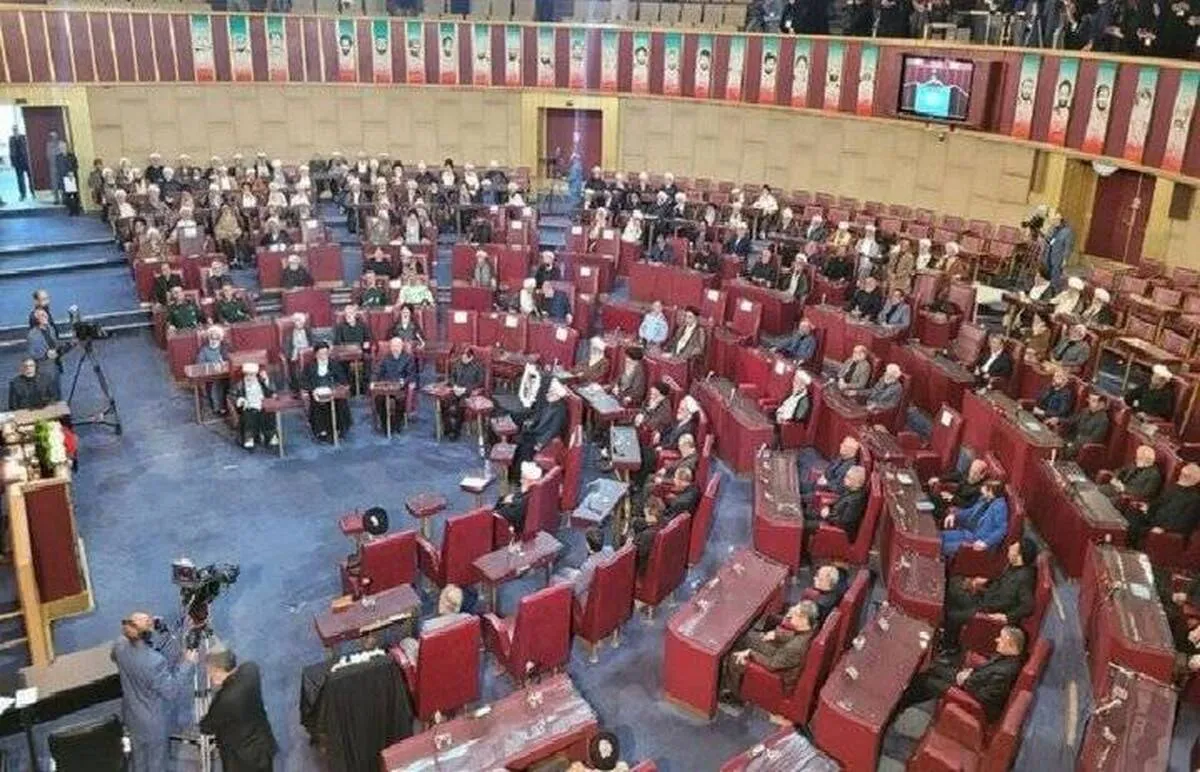 آخرین وضعیت گزینه‌های جانشینی رهبر انقلاب / مجتبی خامنه‌ای و روحانی انتخاب شدند؟
