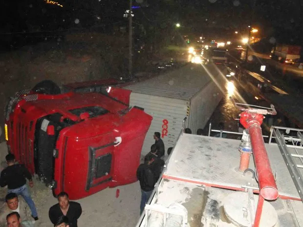 واژگونی وانت نیسان جان راننده جوان را گرفت