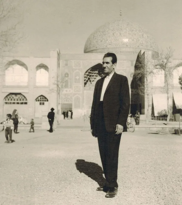 یادگاری با مسجد شیخ لطف الله +عکس