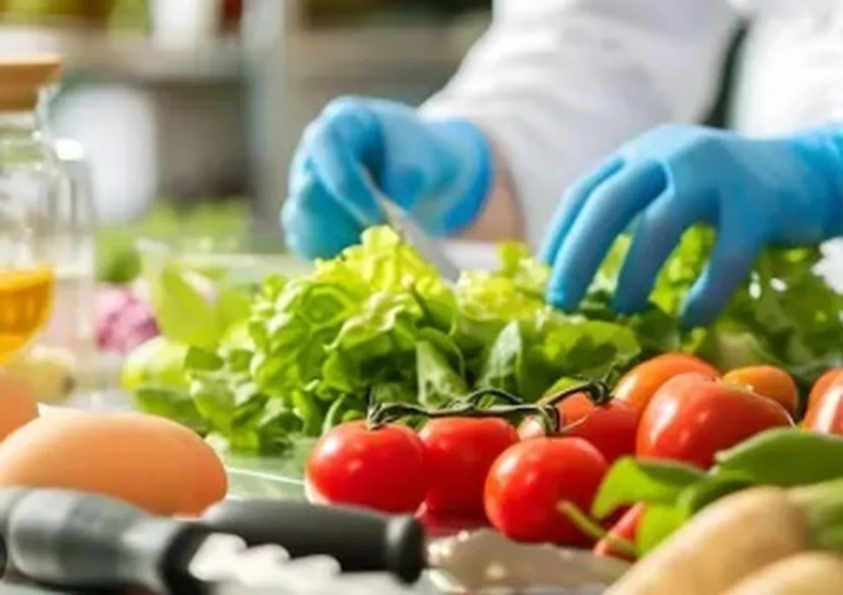 چگونه با رعایت نکات ایمنی از بیماری‌های ناشی از غذا جلوگیری کنیم؟