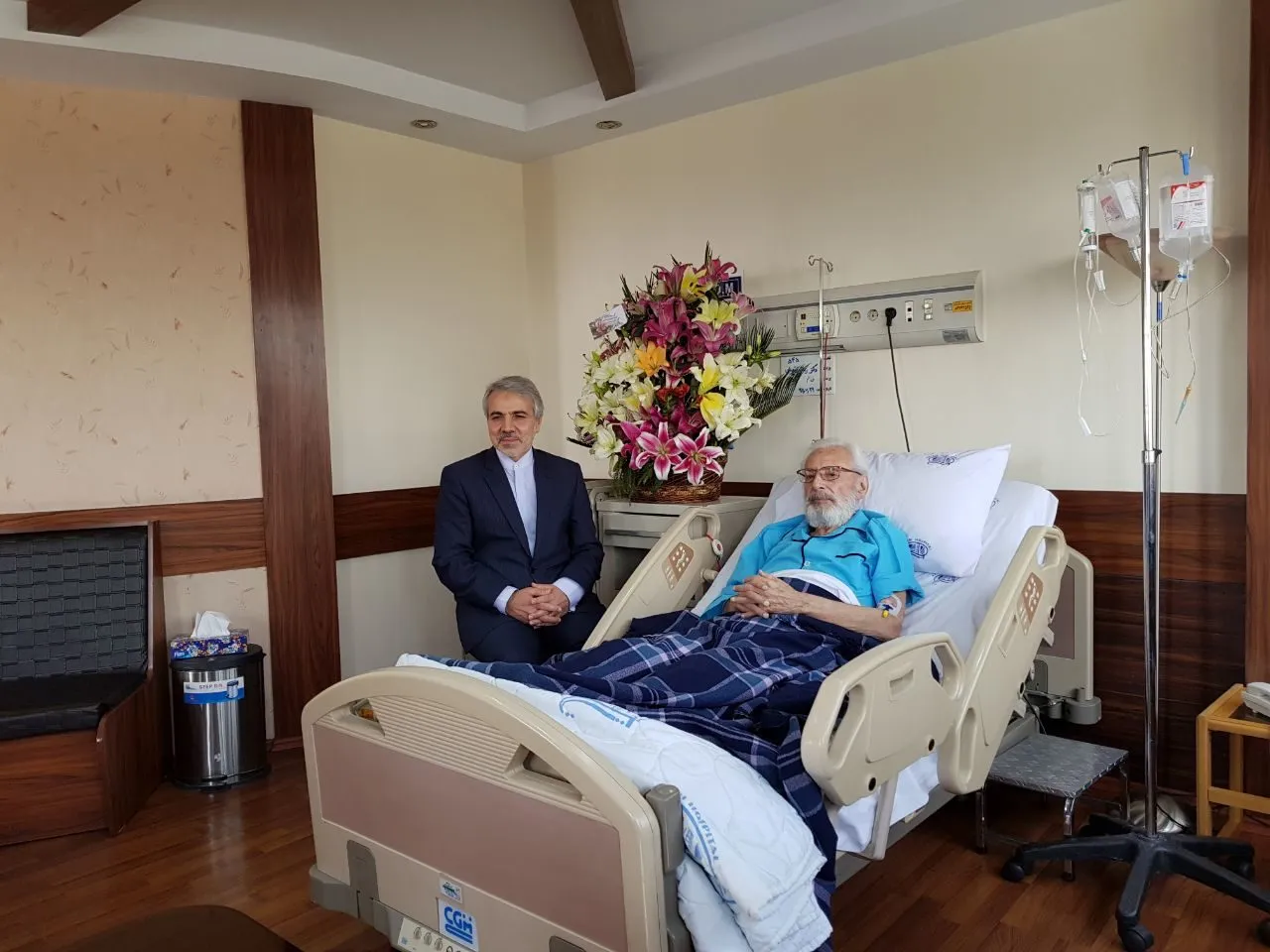 عیادت سخنگوی دولت از جمشید مشایخی +تصاویر