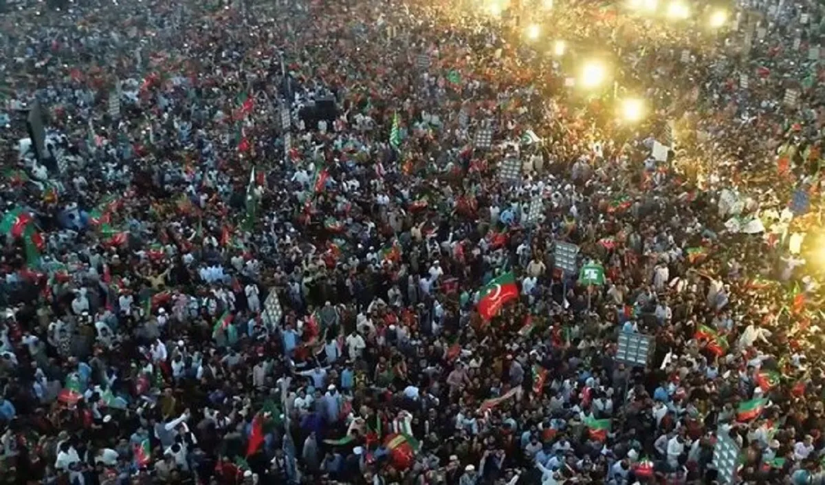 تظاهرات میلیون ها پاکستانی در حمایت از عمران خان