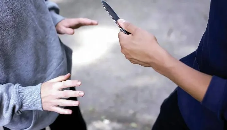 لحظه زورگیری با خونسردی تمام در مشهد + فیلم
