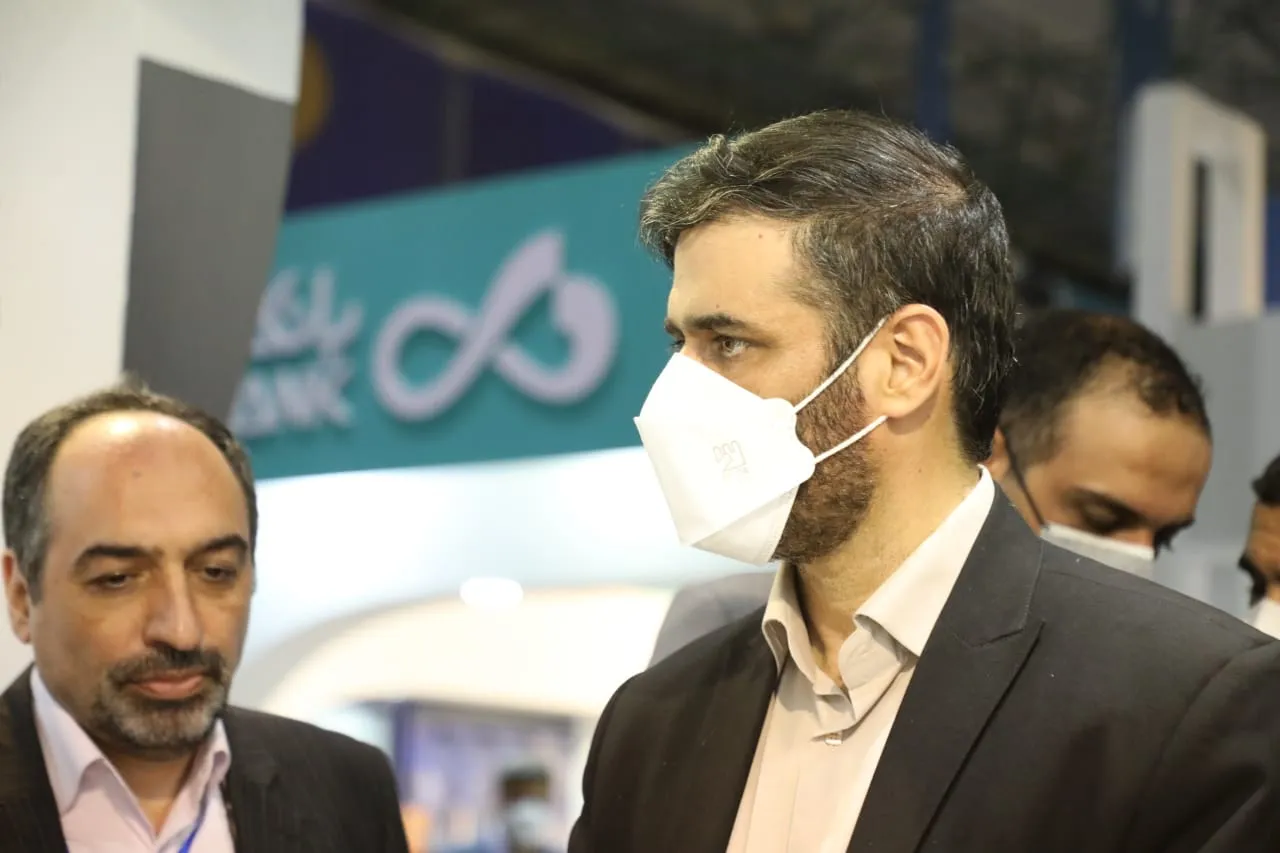 از توسعه فعالیت‌ های بانک دی در مناطق آزاد حمایت می‌ کنیم