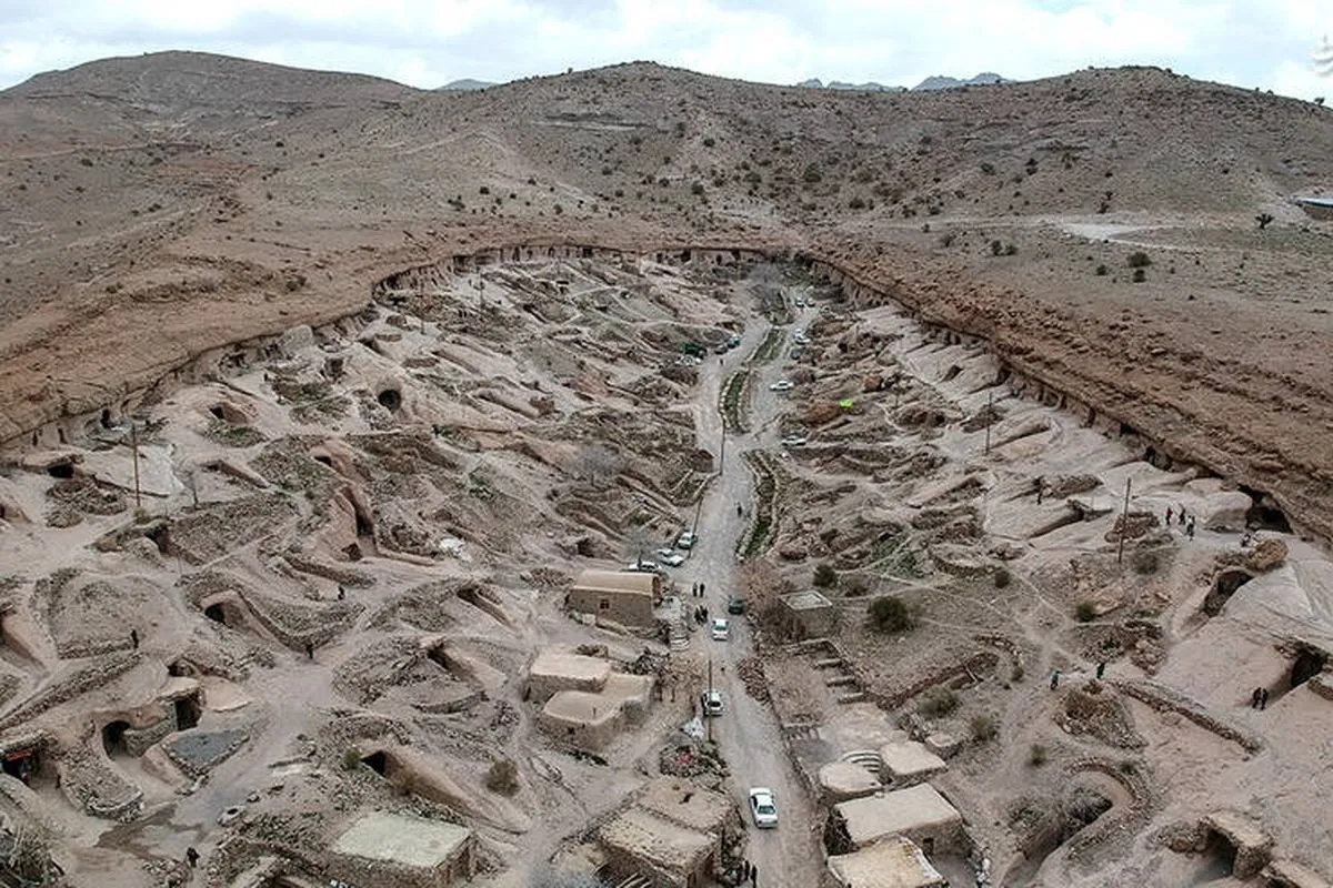 کشف روستایی عجیب مربوط به ۷ هزار سال پیش در شیراز + فیلم