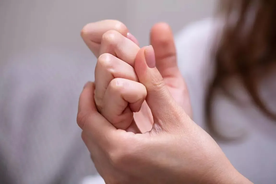 شکستن قولنج به استخوان ها آسیب می زند؟