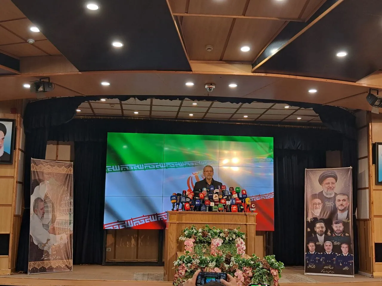 لاریجانی: حل مشکلات معیشتی شدنی است