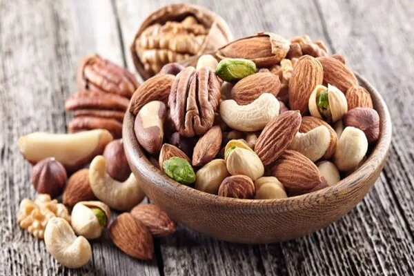 رنگ پریدگی و خستگی از علائم کمبود آهن است