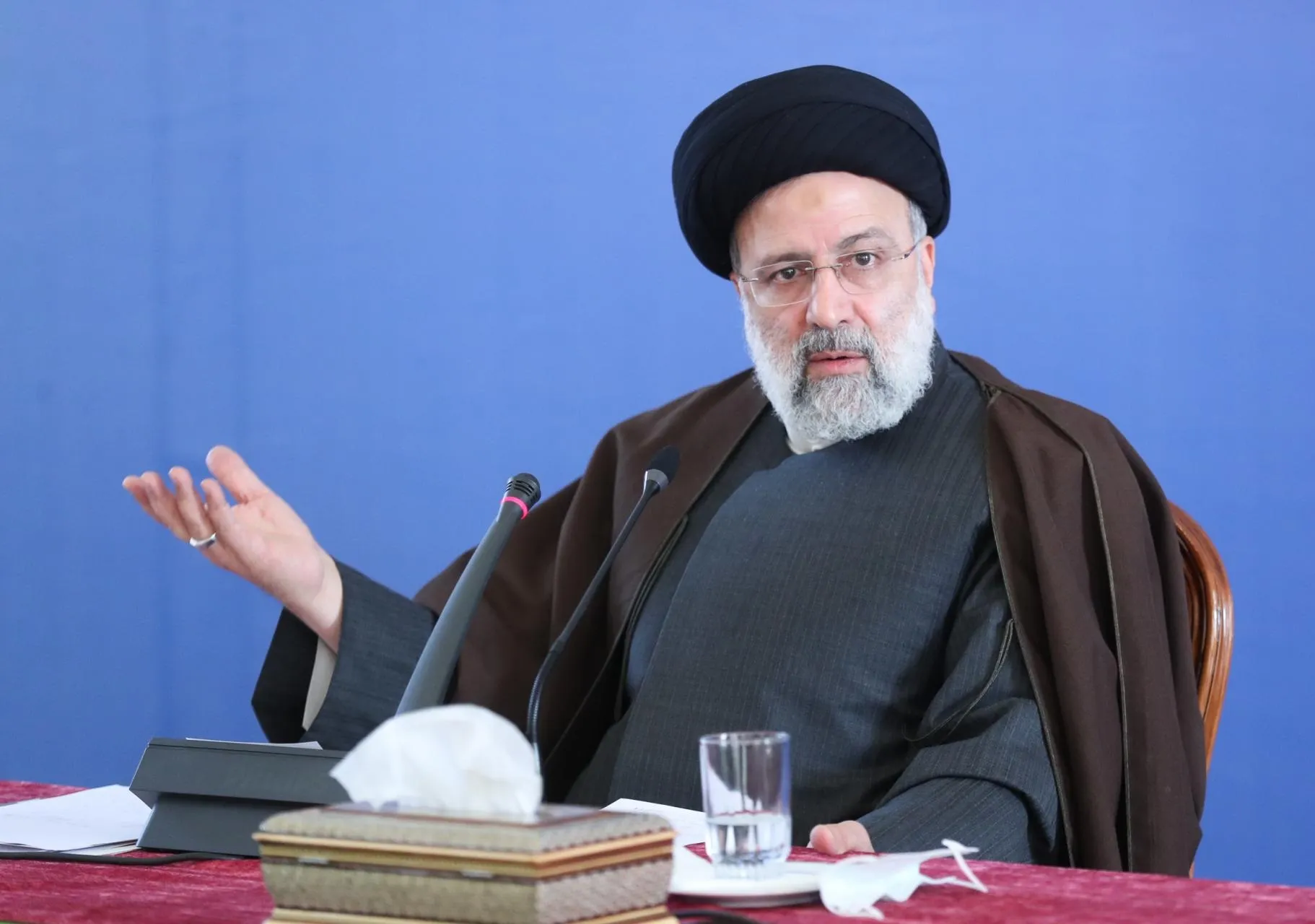 رییسی: رفع مشکلات و حسن انجام وظیفه، فرصت هرگونه موج سواری را از دشمن می گیرد