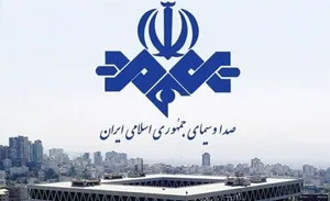 رفتارهای مجری صداوسیما در آنتن زنده/ از پرت کردن خودکار تا اظهارات بی‌معنی + فیلم