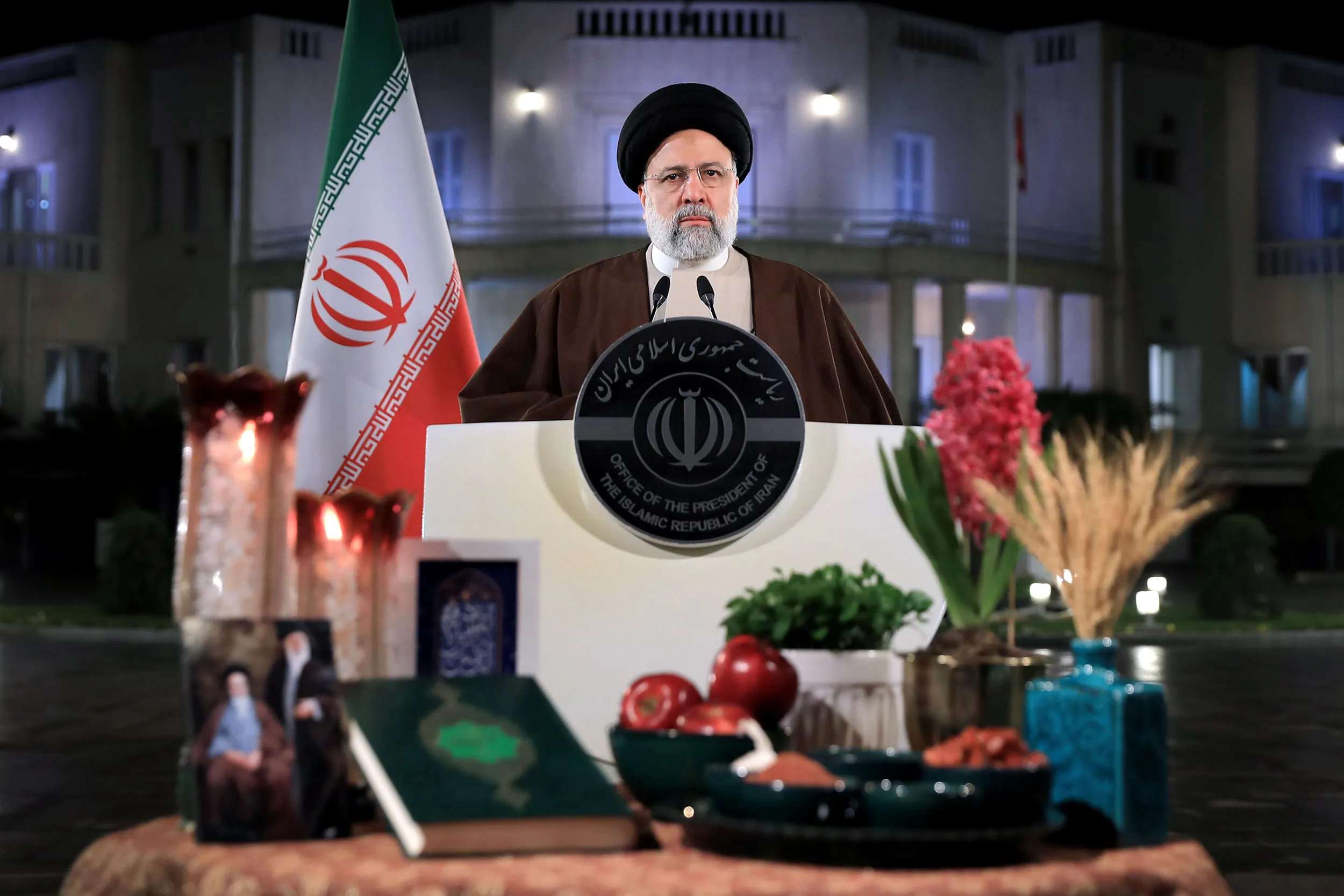 کنترل تورم همراه با رشد اقتصادی پایدار برنامه اصلی دولت در سال ۱۴۰۲ / روزی نیست که از سختی&zwnj;های زندگی و معیشت مردم در رنج نباشم