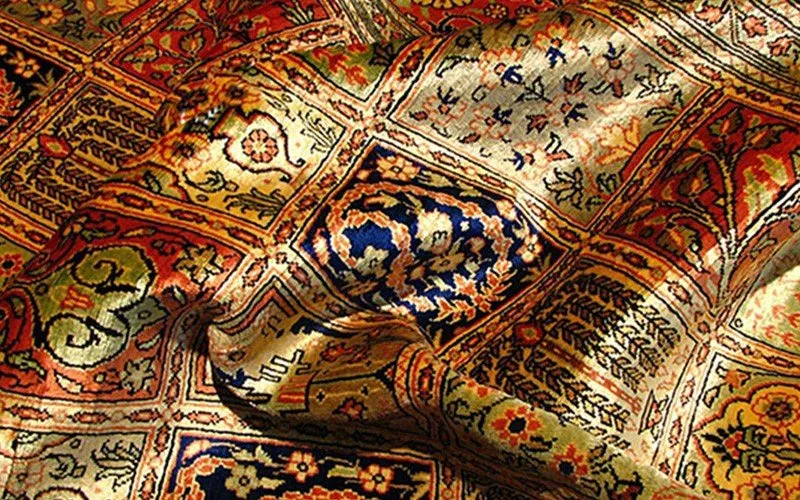 مشخصات فرش‌های ابریشمی را بشناسید + لیست قیمت انواع فرش دستباف