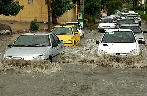 آب‌تنی خودروها در بندرعباس